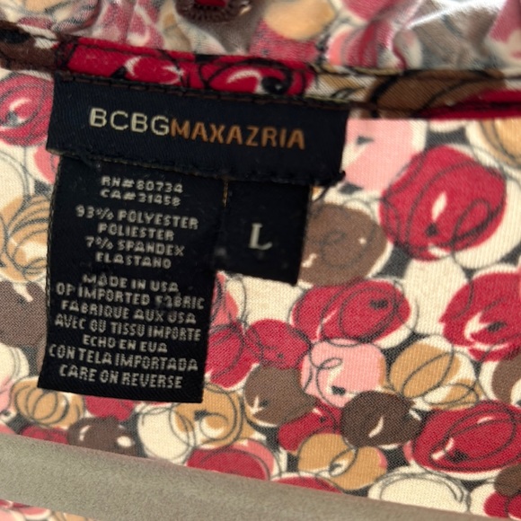 Low cut patterned top- fits like a small - Picture 2 of 3